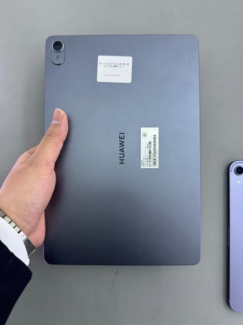 华为Mate80 +云杉